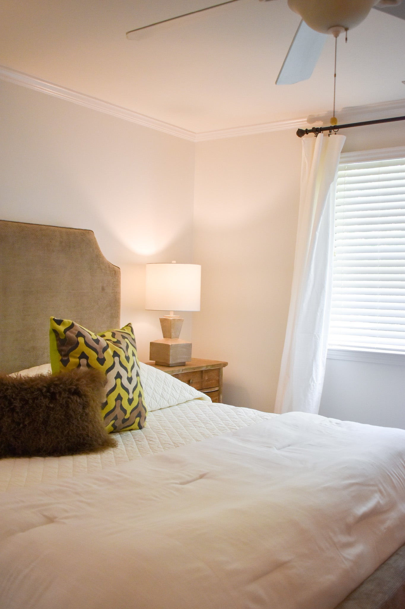 Upholstered Queen Bed - Aiden Cocoa