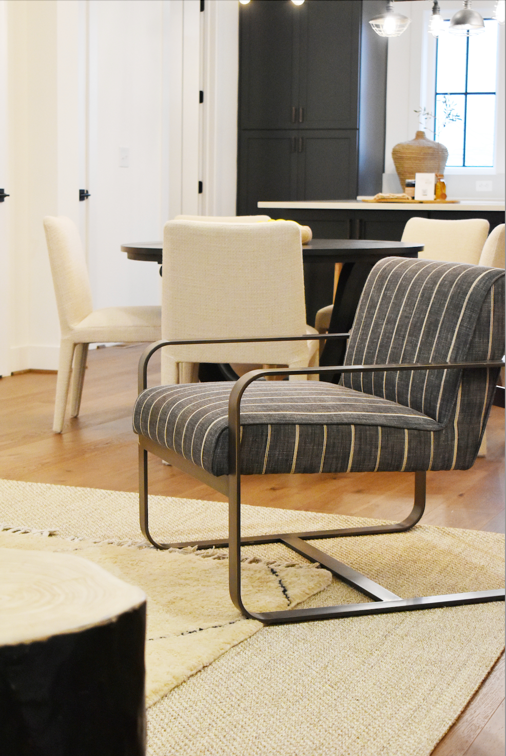 Larry Leg Chair in Oatmeal
