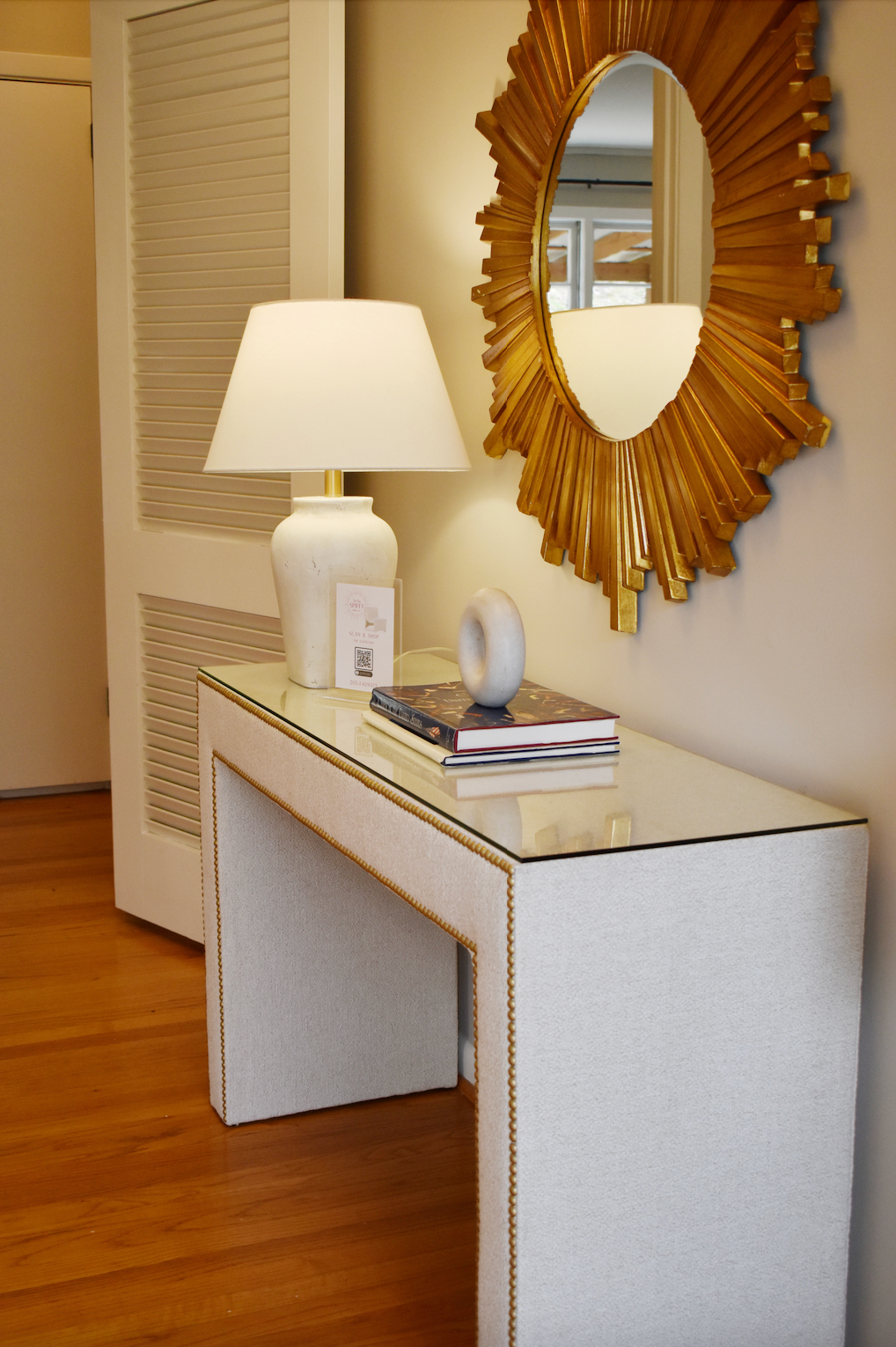 Upholstered Console w/ Glass Sugarshack Glacier Champagne