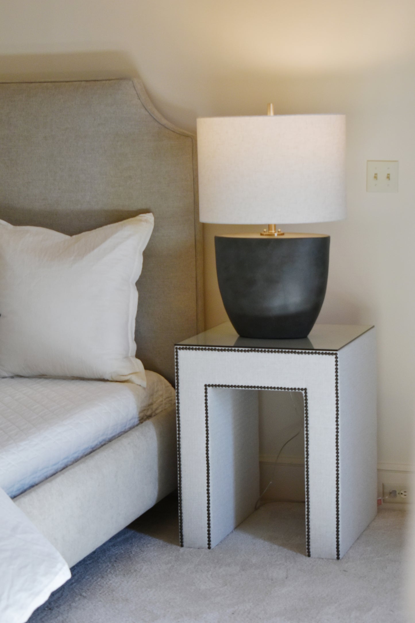 Upholstered King Bed, Robusta Linen