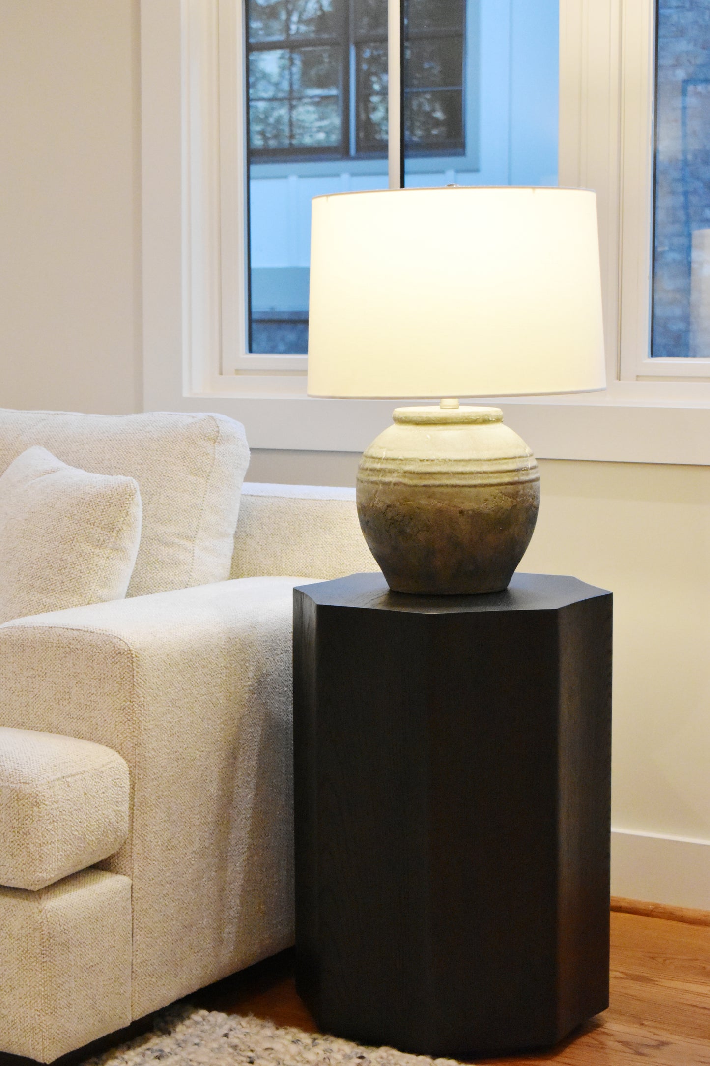DOUGLAS TABLE LAMP