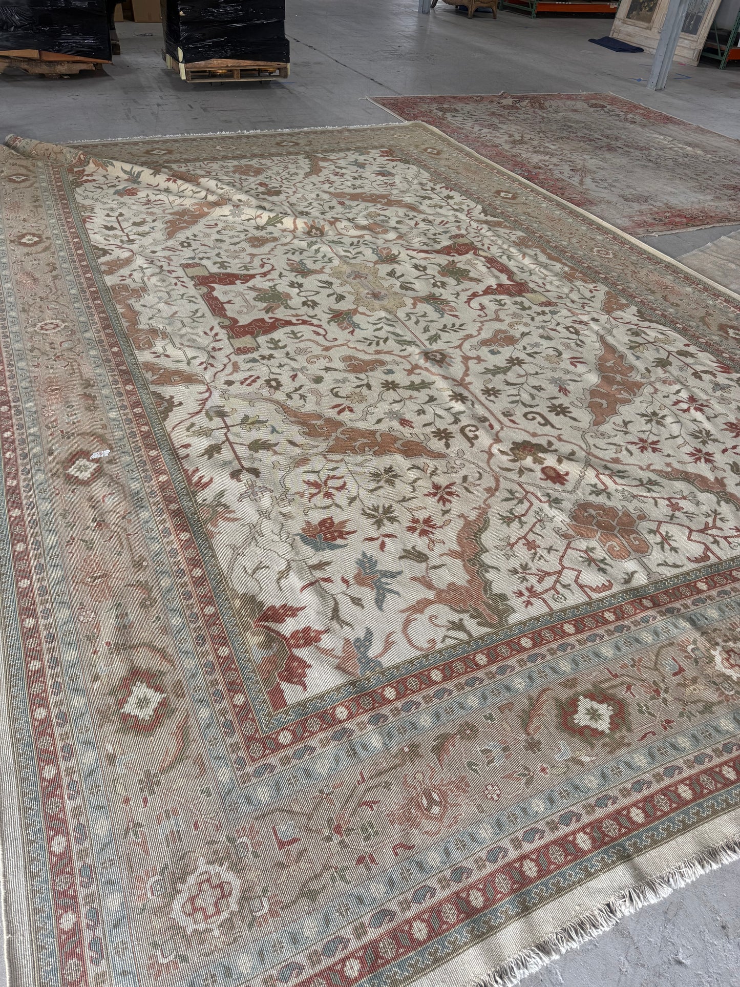 Handknotted rug 13x20