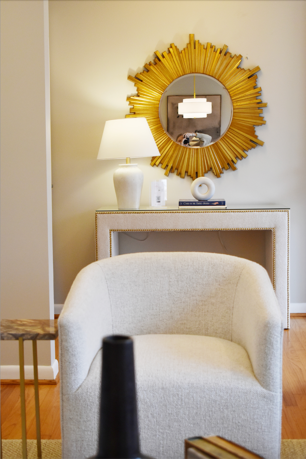 Upholstered Console w/ Glass Sugarshack Glacier Champagne